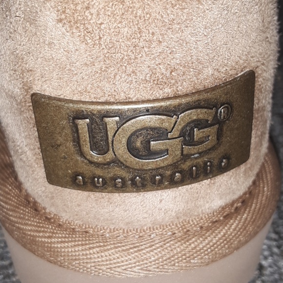 UGGS - Picture 2 of 4